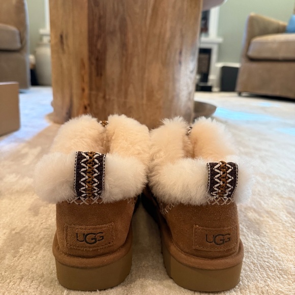 Uggs Ultra Mini Apline Size 5 - Picture 2 of 4